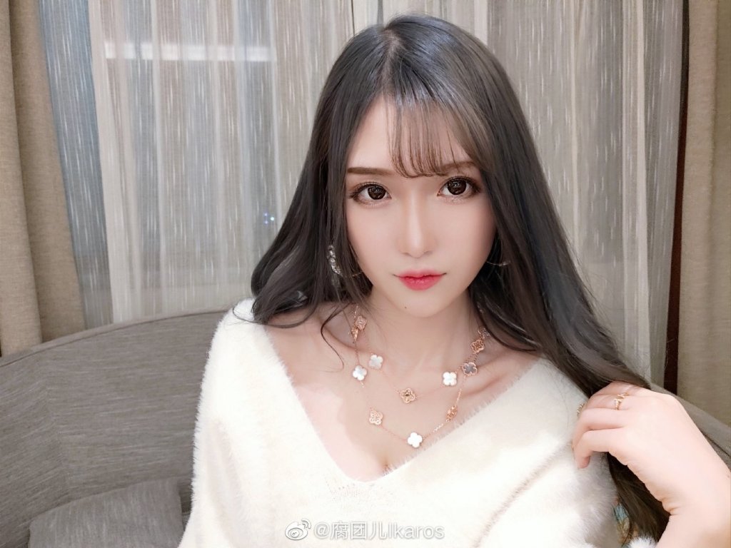 We can only blame her for being too sexy