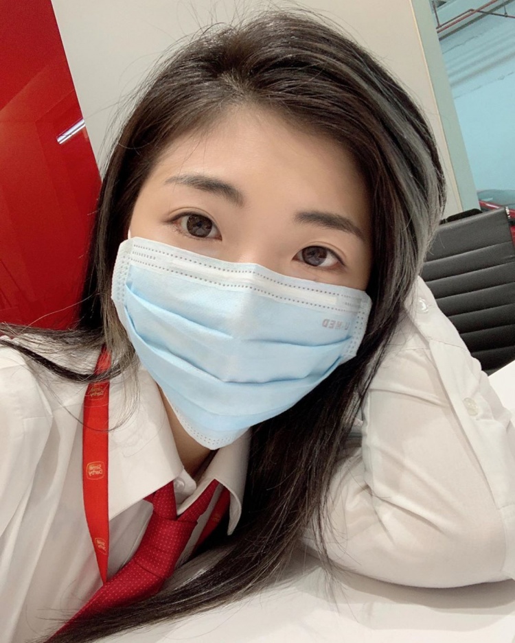 Her selfie beauty also looks very much like a hot girl