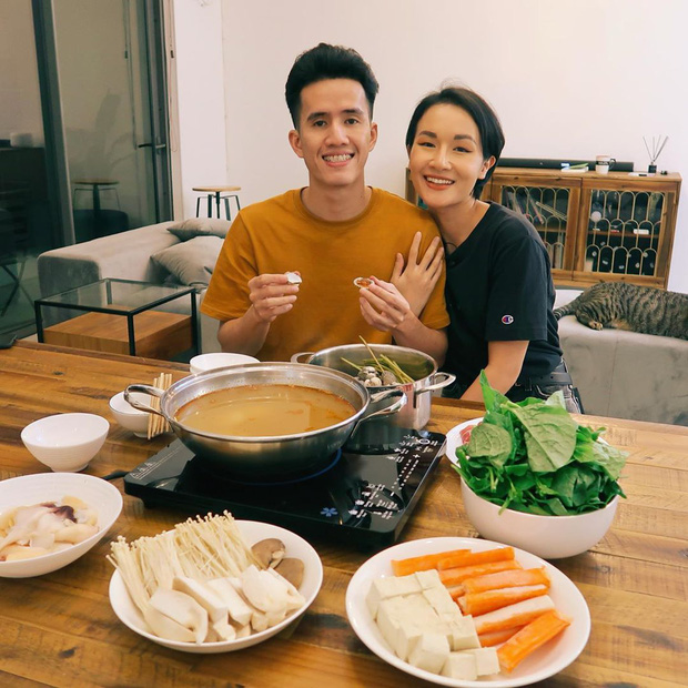 Giang Ơi and her husband interrupted by the pandemic