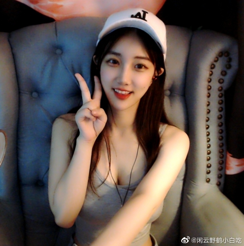Chihiro - the charming streamer who is currently under a lot of controversy
