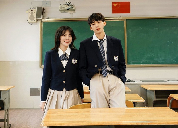Classmate Q and his girlfriend Aoi Neko are a famous couple on Chinese social media