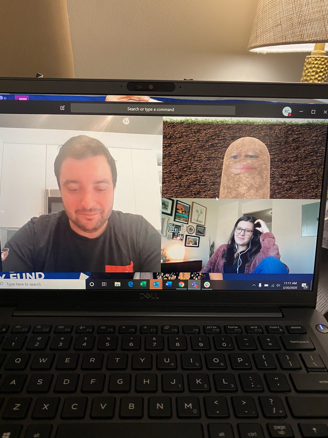 Not knowing how to turn off the filter, the boss (top right) had to be a potato during the online meeting with employees.