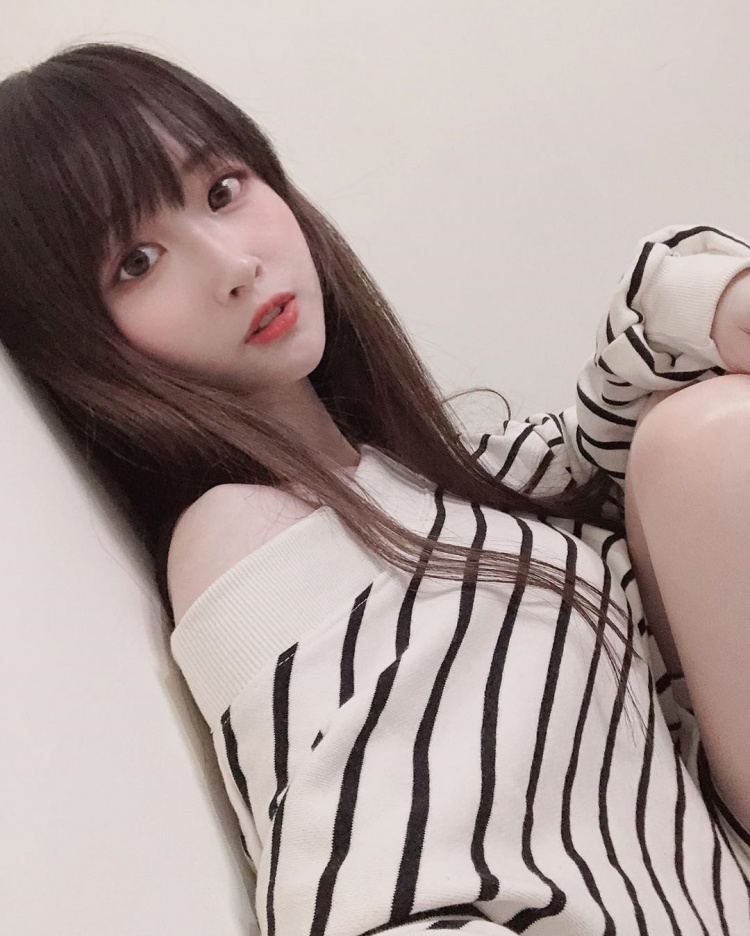 Indeed, she still looks more like a teenager