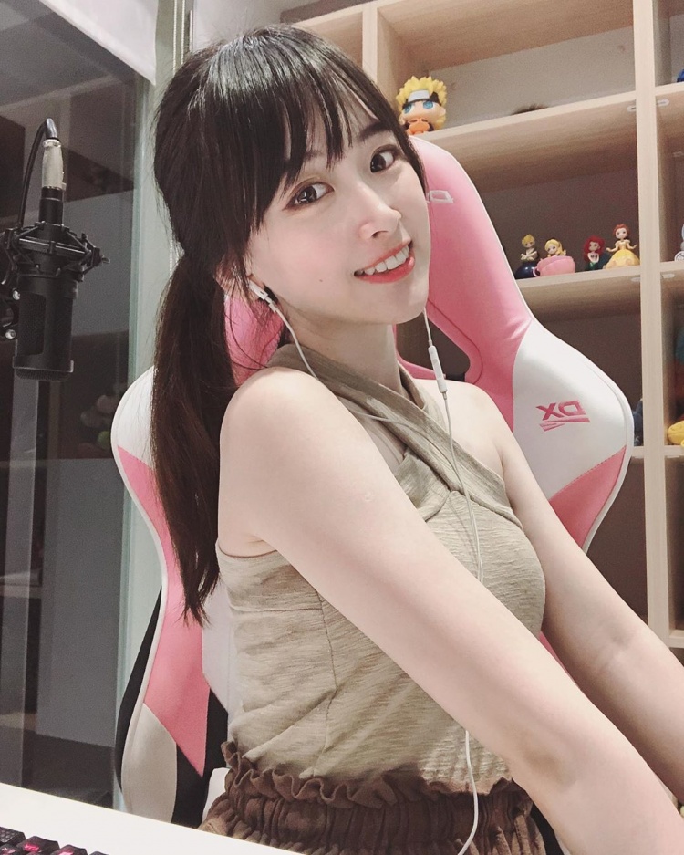 Many people think she looks just like an 18-year-old
