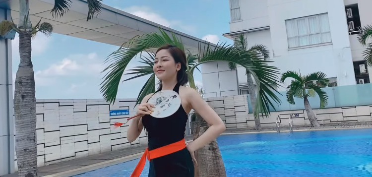 She currently possesses a not-so-slim figure. (Screenshot)