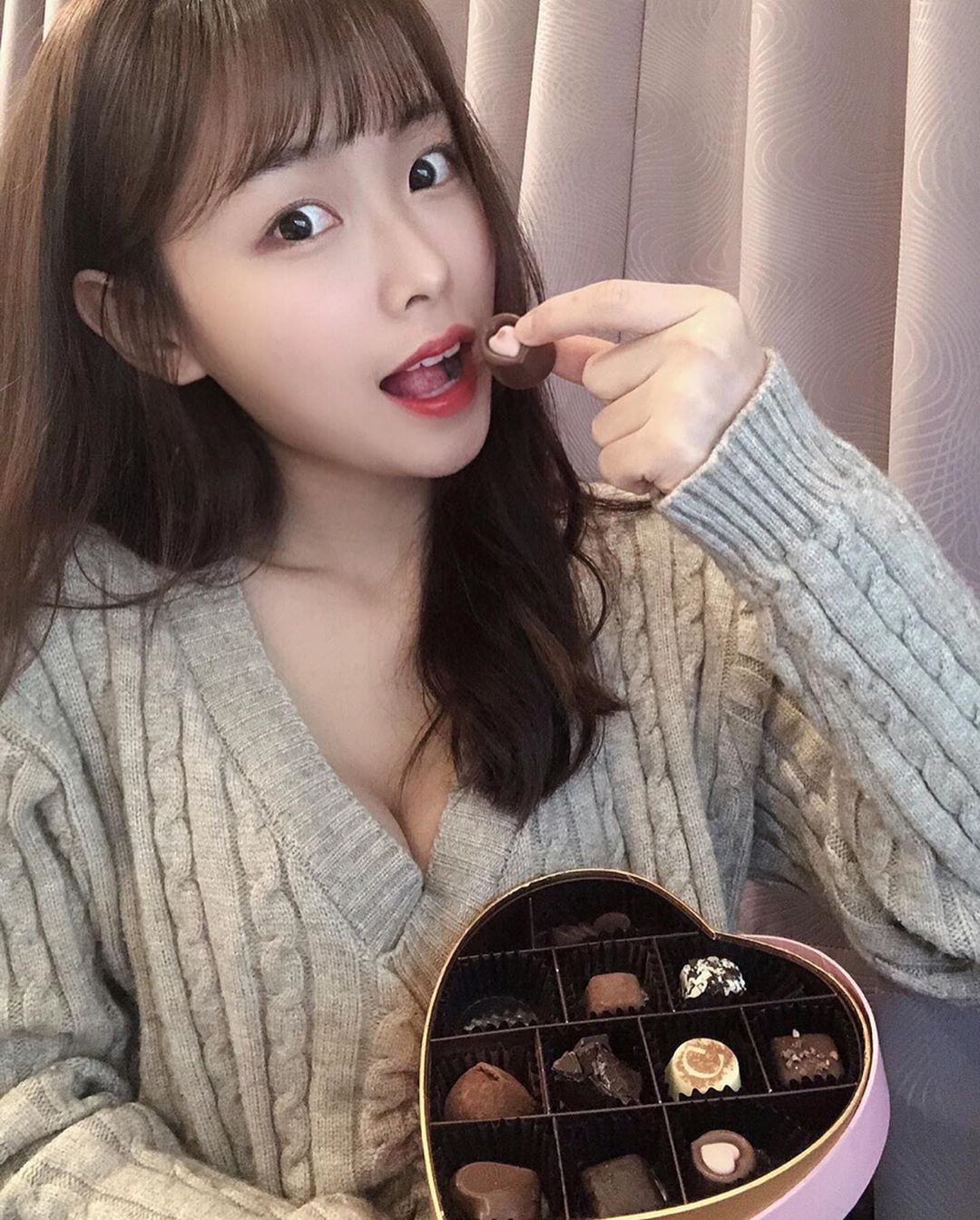 Accidentally Bending on Stream, Beautiful Female Streamer Reveals Surprising Cleavage, Views Soar 1 Xiang Xiang is quite a famous name in the streamer community