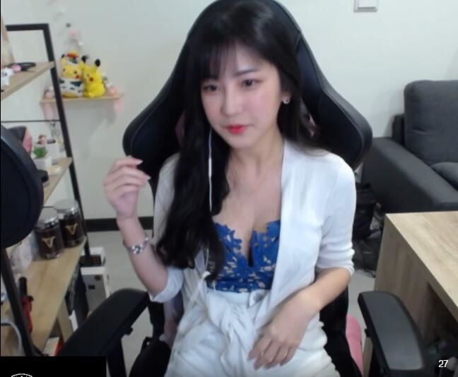 Controversial image in the streamer community