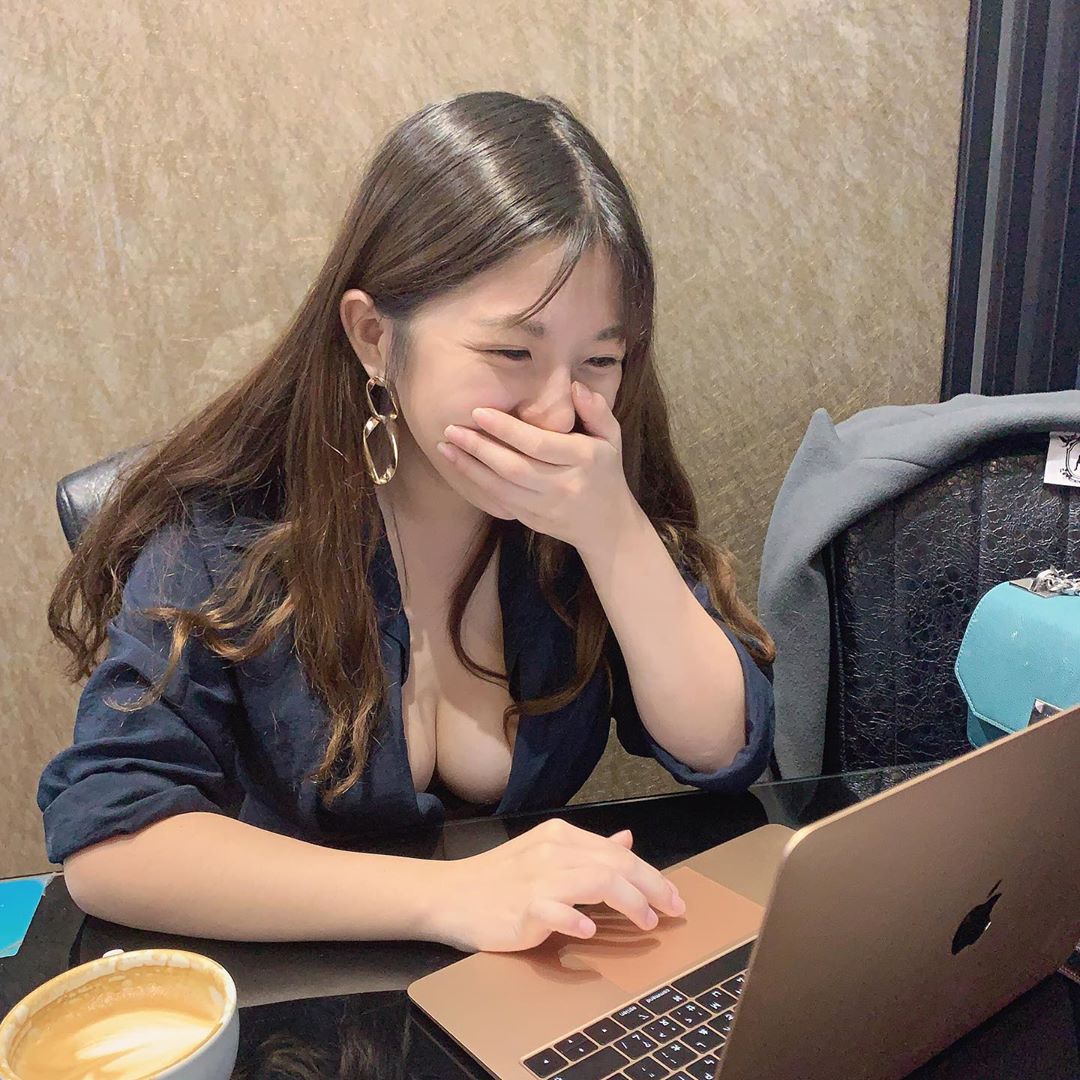 The photo of the stunning secretary causing a stir online