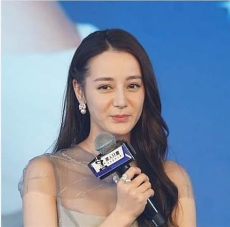 Dilraba Dilmurat's recent declining images