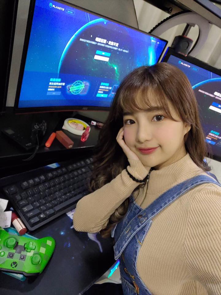 The beautiful streamer in the story