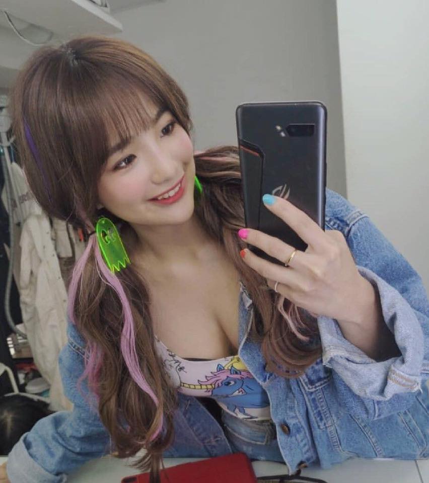 Everyone was surprised when Berry challenged herself in her latest livestream