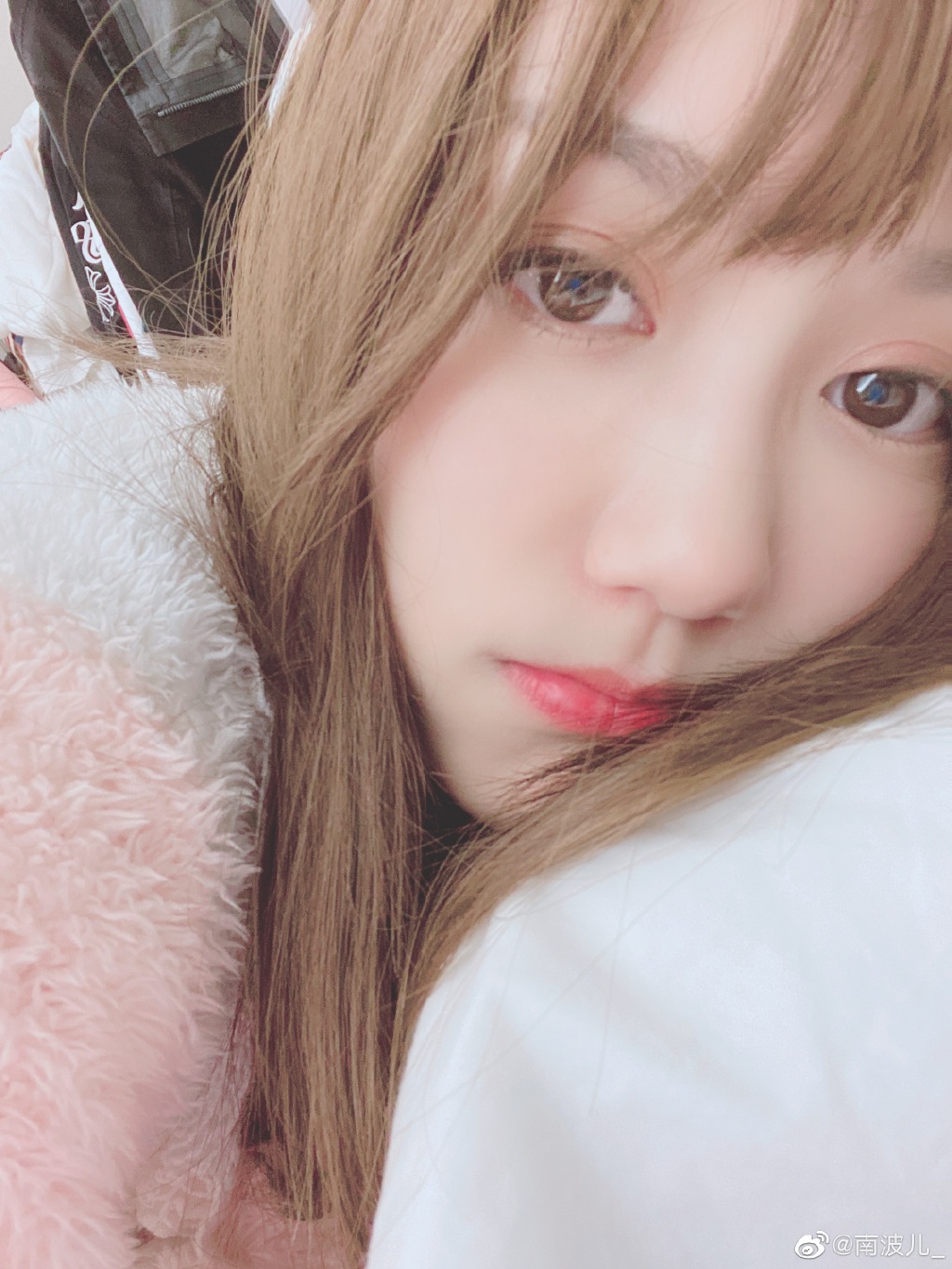 Not only beautiful but also plays League of Legends very well