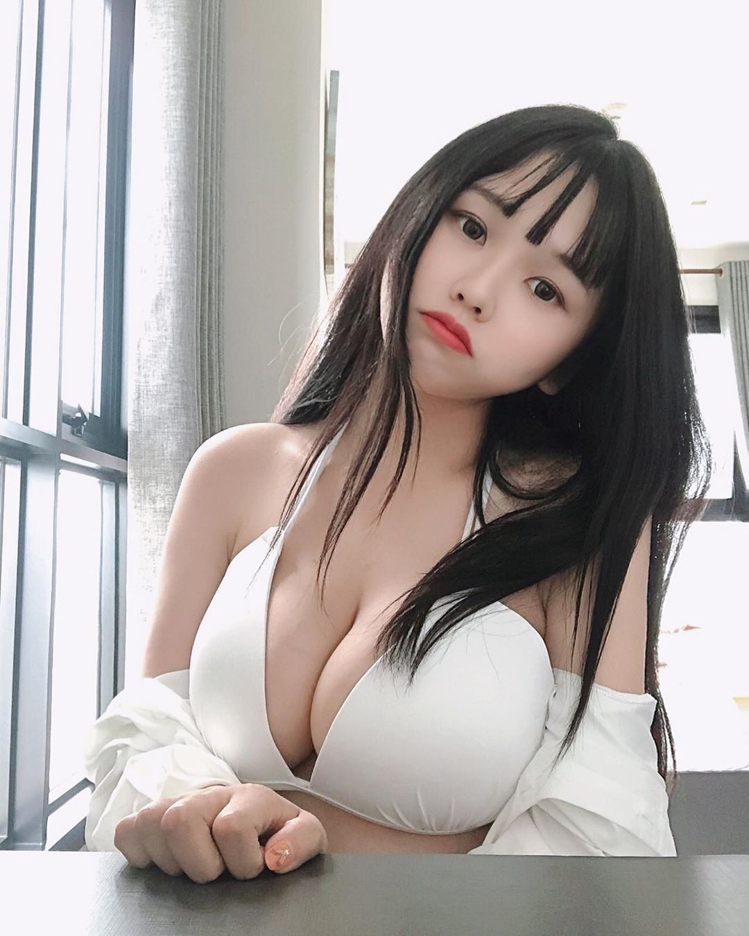 The photos on her personal page also receive massive engagement