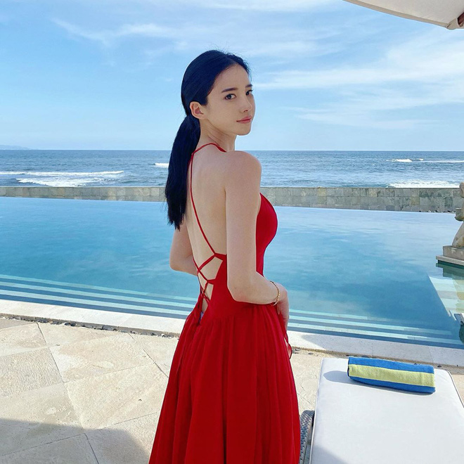 After the romantic scandal, Ban Seo Jin worked hard and gradually built her reputation and standing in the Chinese market.