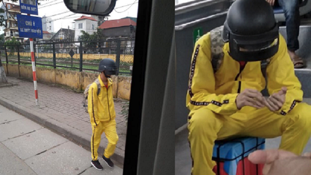 Dressed in a full yellow outfit, with a level 3 backpack, and a cool helmet, a strong guy shows his passion for the game.