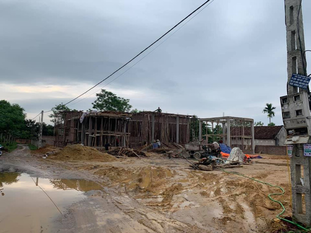Mao De's house is under construction