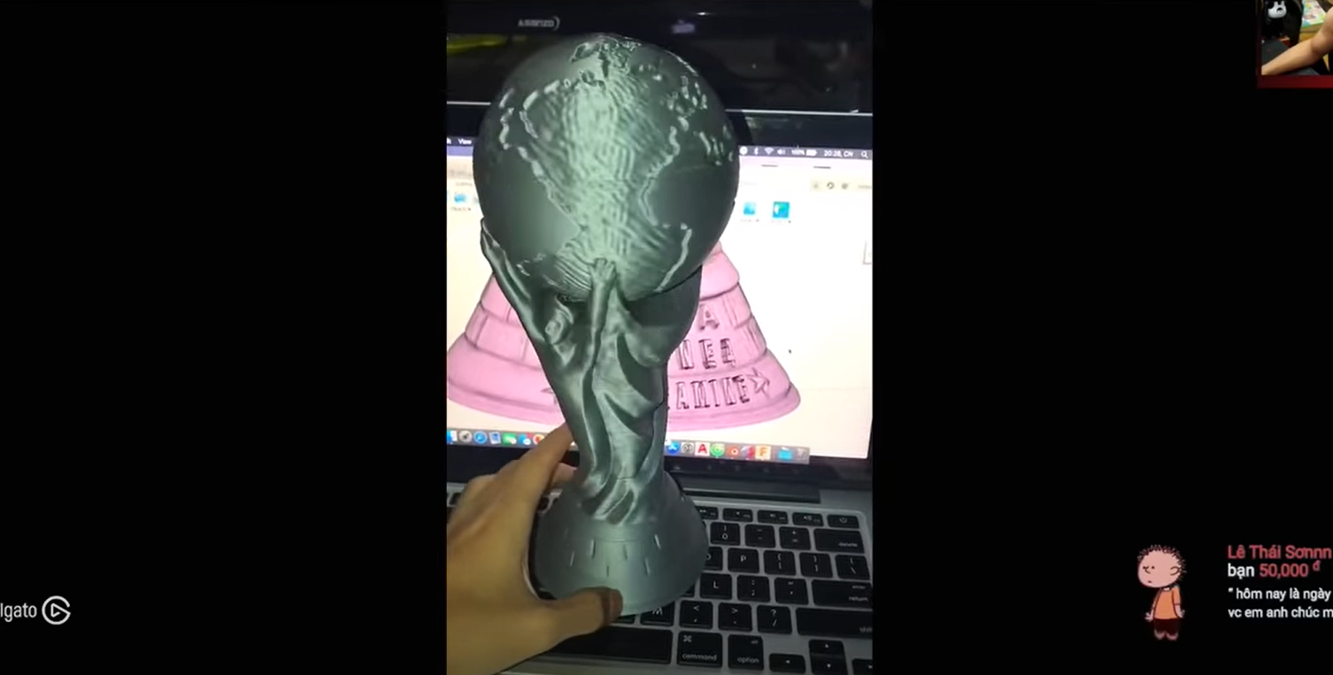 The trophy that Do Mixi shared with his fans