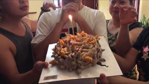 Looking at the final product, the style of arrangement and the shape of the cake makes everyone feel uneasy because it looks a bit... unsanitary.
