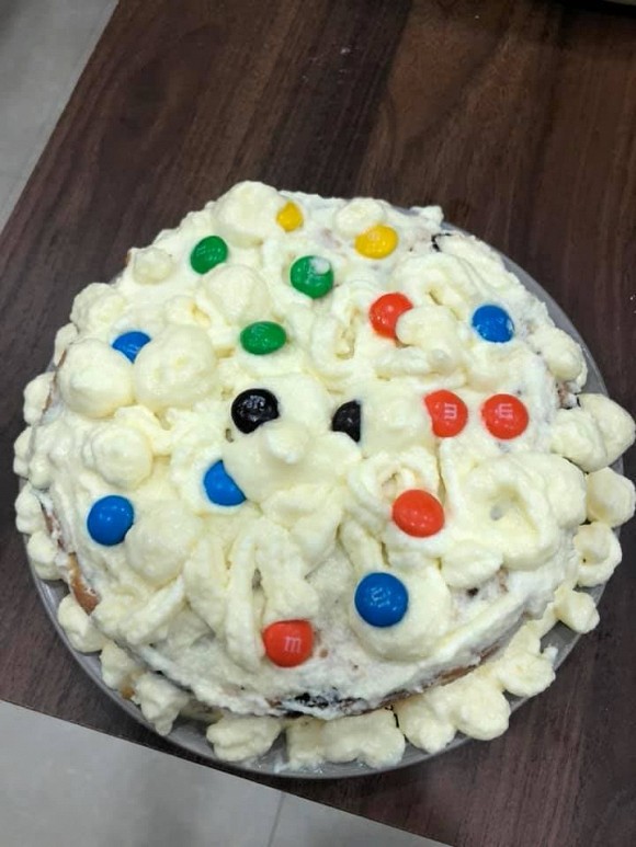 Some women make incredibly bad birthday cakes, and here is a typical 'creation' of theirs.
