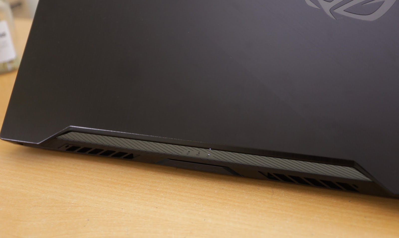 The back has nothing but a ventilation outlet.