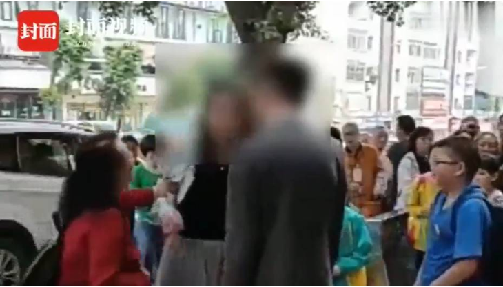 The boy remained still and took it despite the many people around him expressing their dissatisfaction.