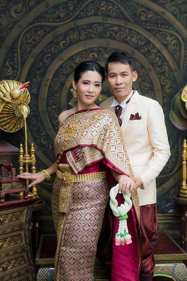 Wedding photos of Raknak with her third husband.