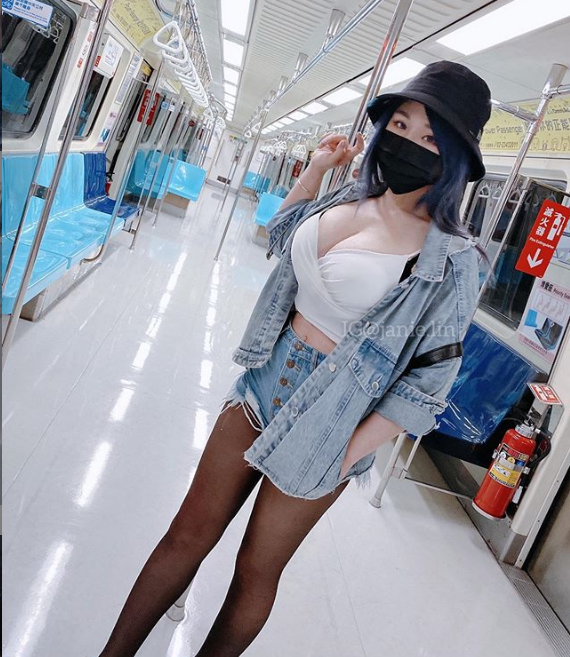 This number doesn't surprise many as she is a well-known freelance model and online seller.