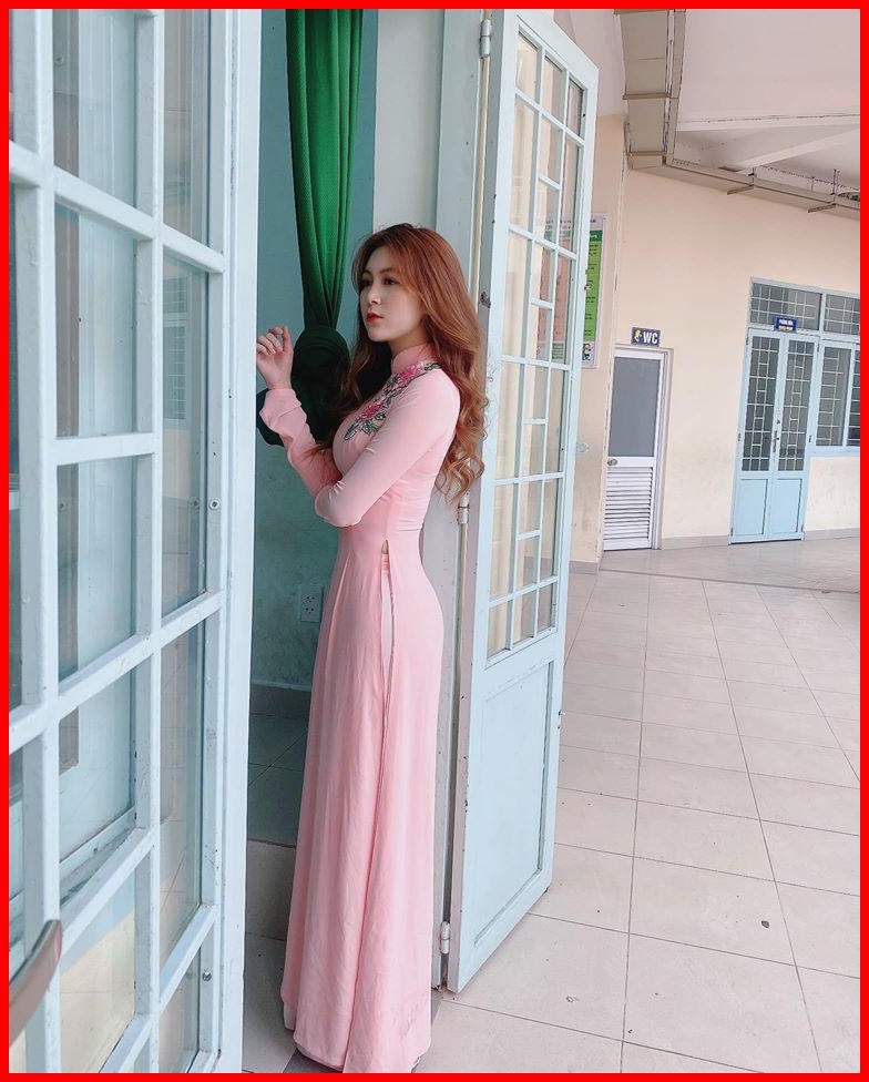 Nam Trân stands 1.66m tall with a desirable body measurement of 83 – 58 – 92.
