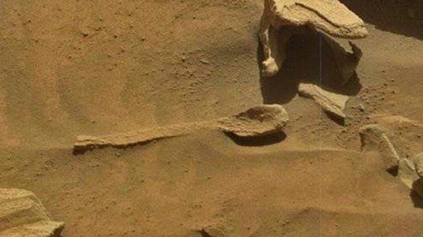 A mountain range with a shape resembling a spoon captured against the backdrop of Mars's surface raises the question: Is there interference from some force, or is it merely a result of natural processes affecting the surface structure?