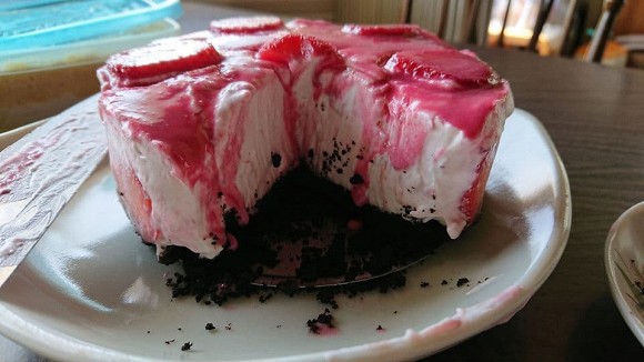 Another birthday cake with a fairly chaotic layout, proving the lack of aesthetics of the cake maker.