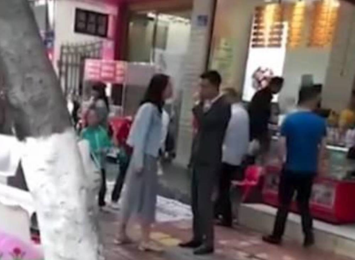 The girl didn't hesitate to 'gift' him 52 slaps.