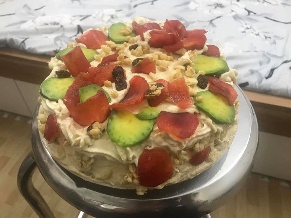 Even though it's a birthday cake, many people see it as a chaotic hot pot dish instead.