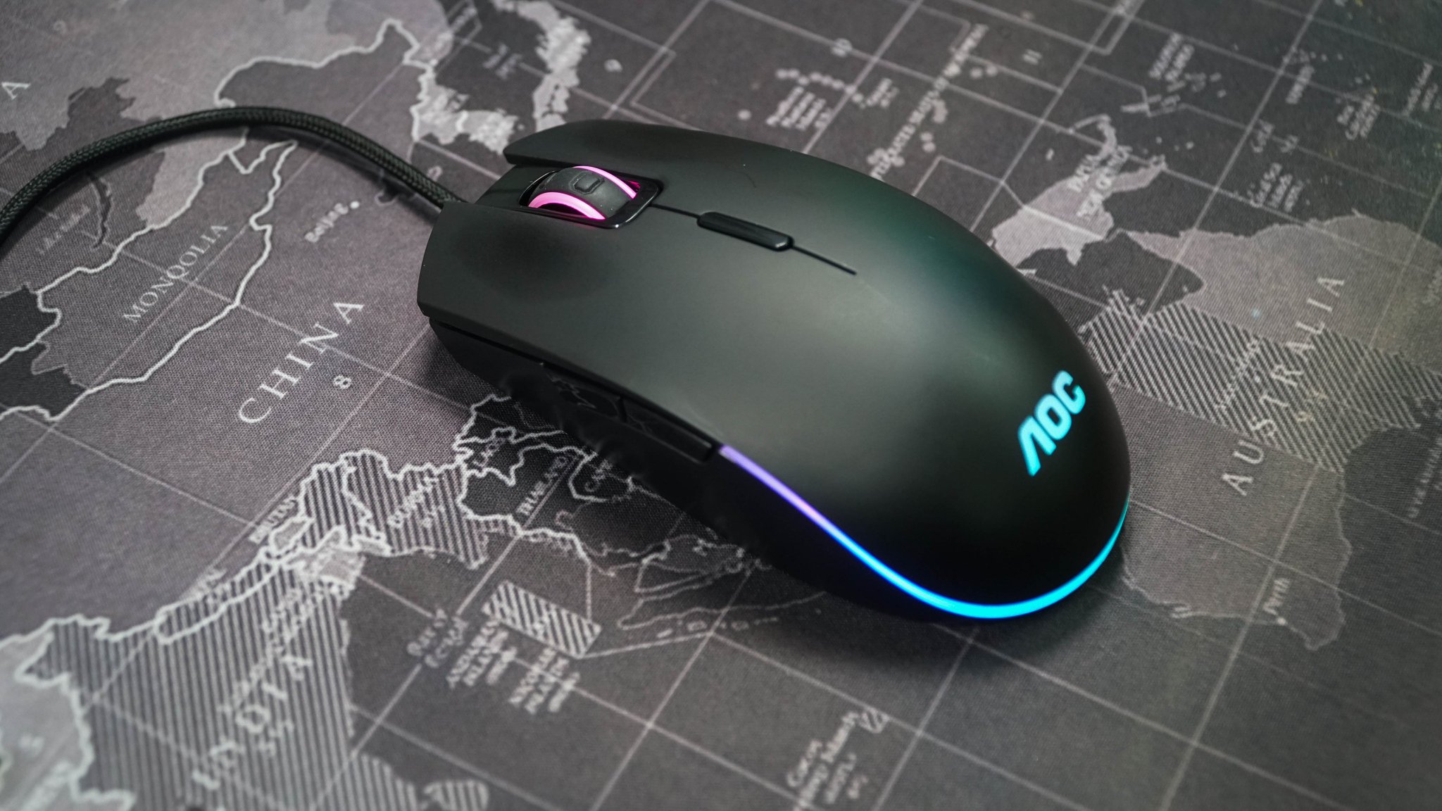 This duo of mouse and keyboard has impressive color synchronization capabilities