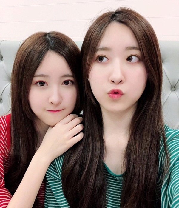 The beauty of the two girls remains beautiful, pure, and innocent