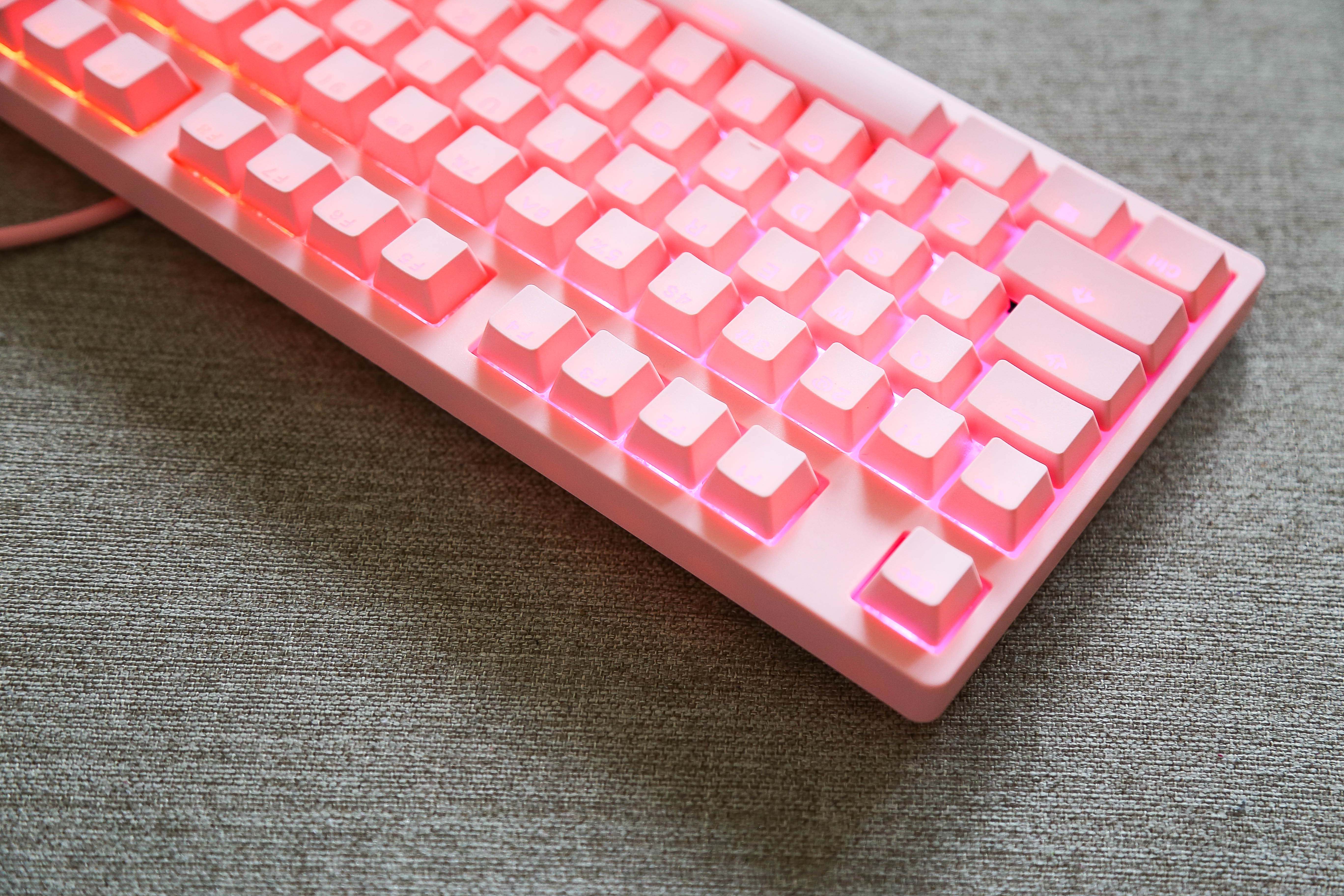 AKKO 3018S RGB Pro features a masculine pink color with an impressive RGB LED lighting system