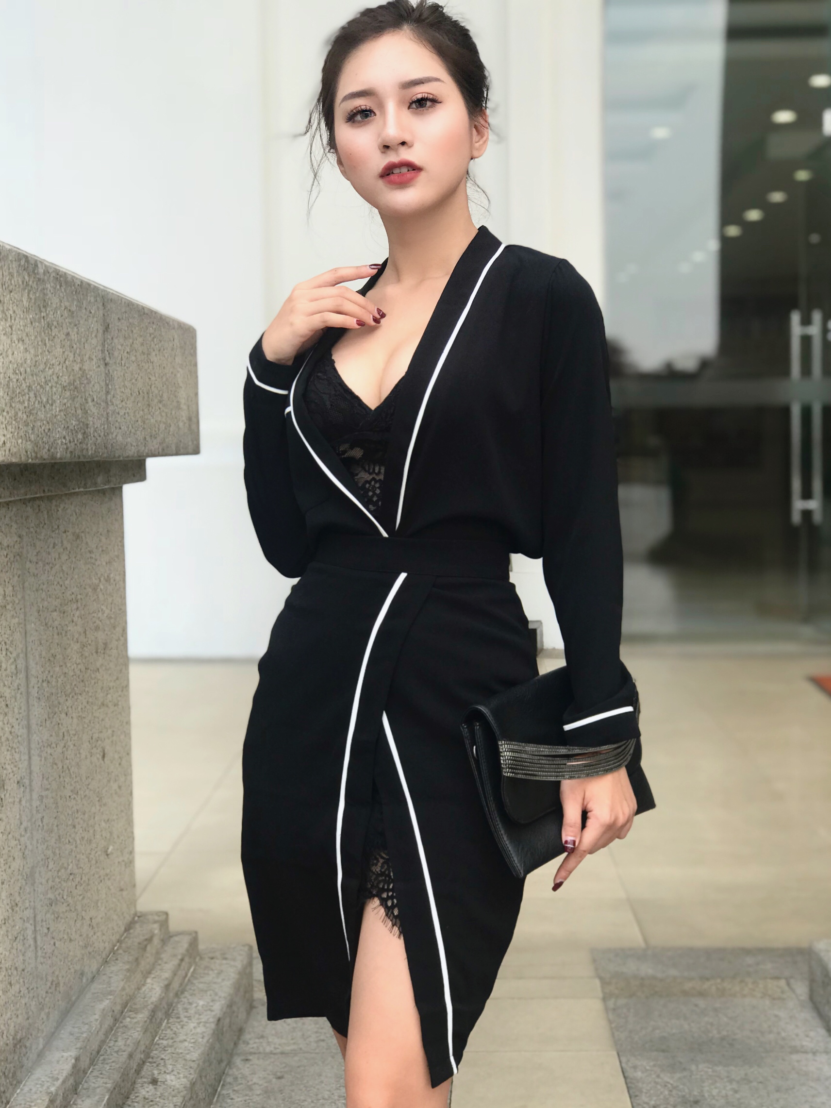 Still the elegant black color that highlights 