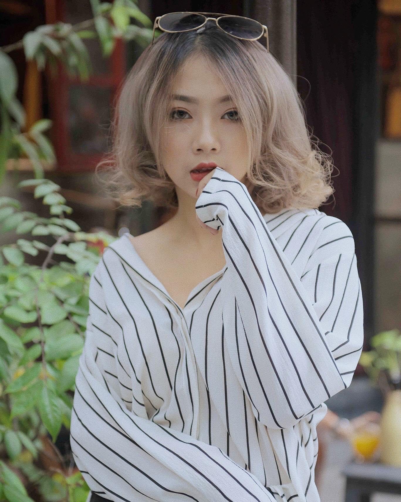 Minh Tâm is 24 years old and pursuing a career as a professional singer