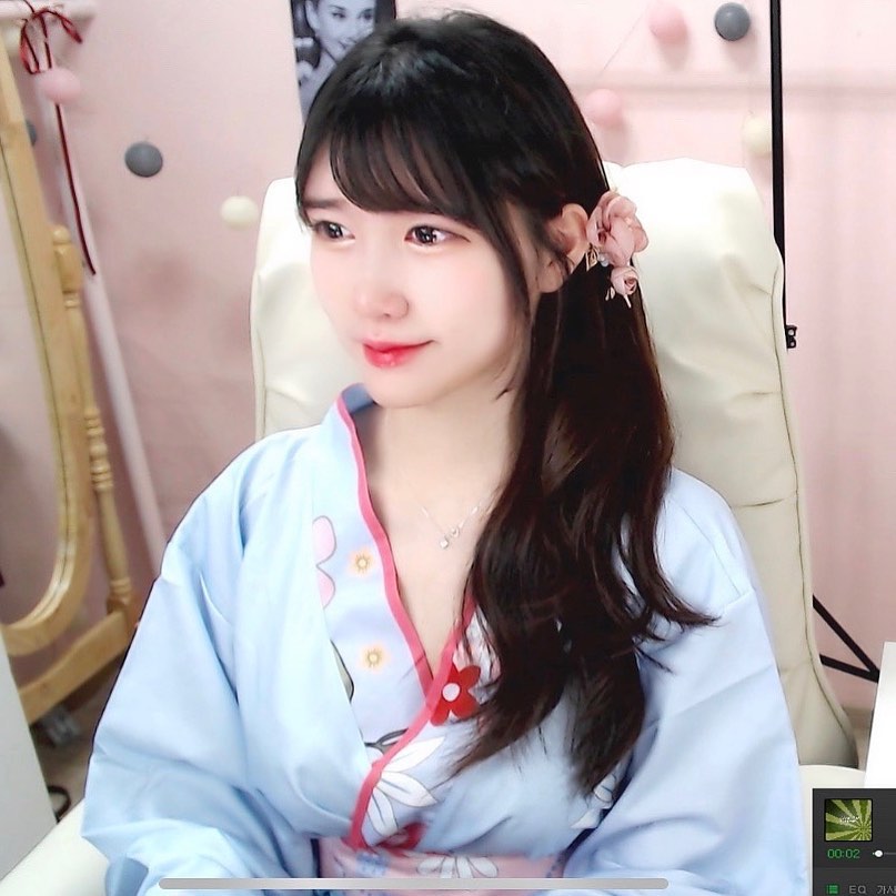 Usually, she appears delicate and feminine like this