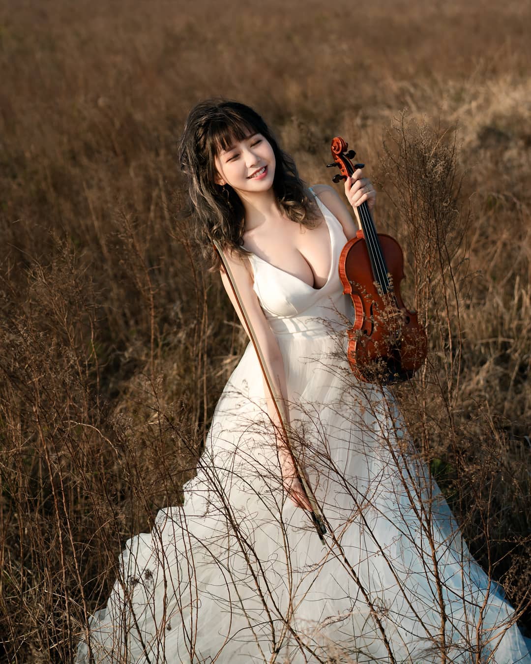 She is not only good at gaming but also a talented violinist