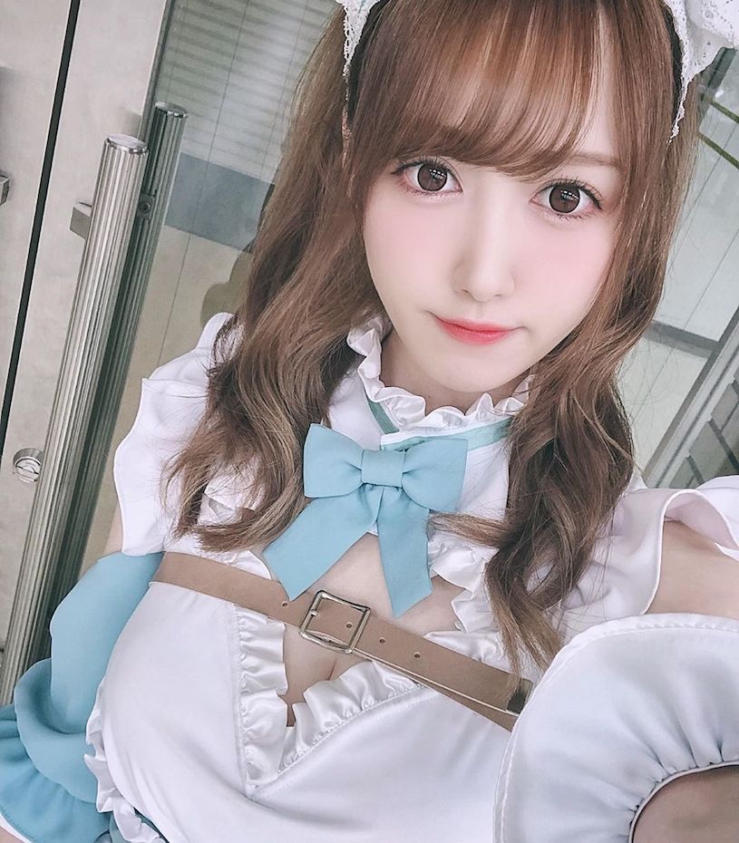 She often wears cosplay outfits on stream