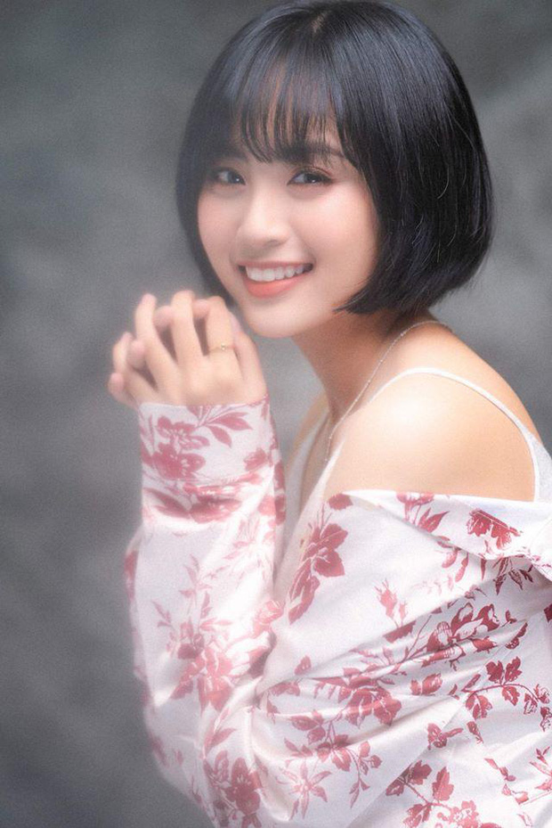 The gentle, graceful, and lovely hosting style of Minh Nghi is what makes people adore her.