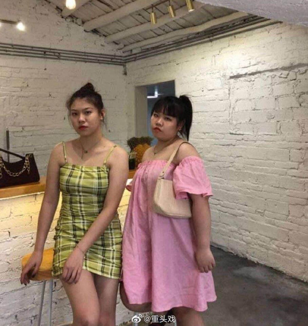 The true appearance before editing of the two girls
