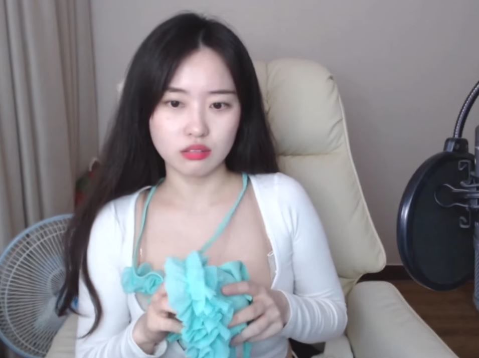 Then she got fidgety and adjusted her bra live on stream