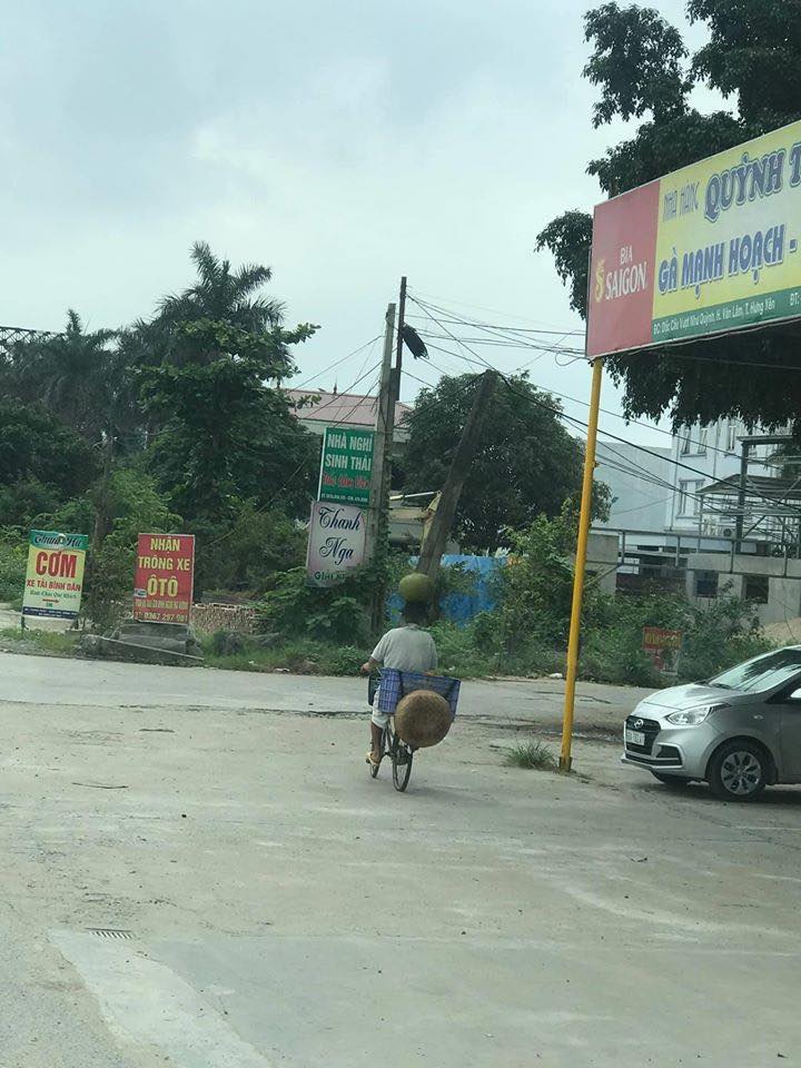 The master uncle who made everyone look up to him with his bike-riding skill while balancing a giant jackfruit on his head