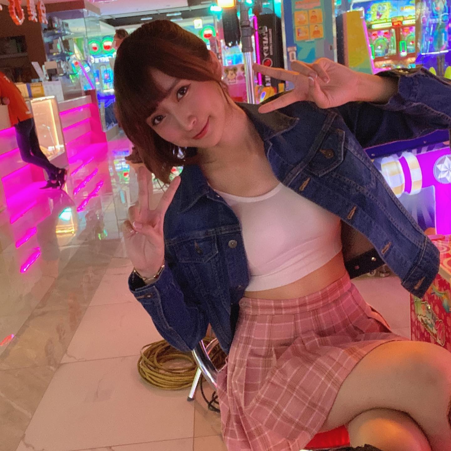 Yuniko - the beautiful female streamer in the story