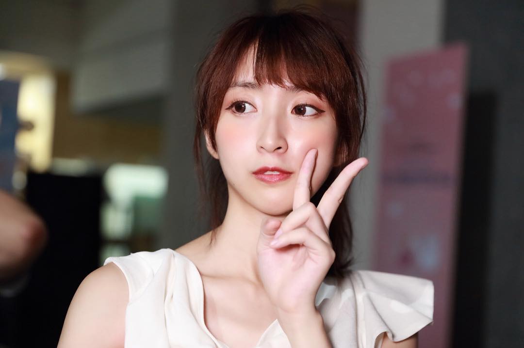 Her story was compared by fans to a romantic movie script