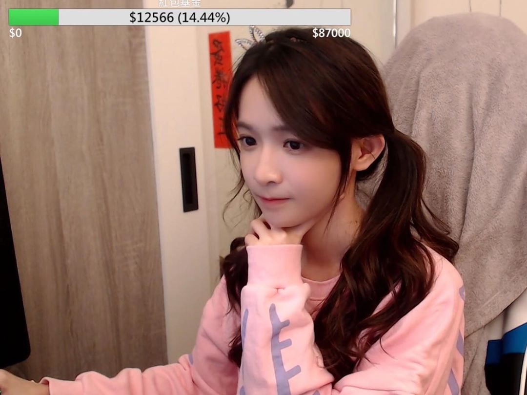 The beautiful female streamer in the story