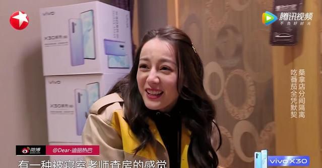 Many believe that the beauty of the Xinjiang actress is seriously declining