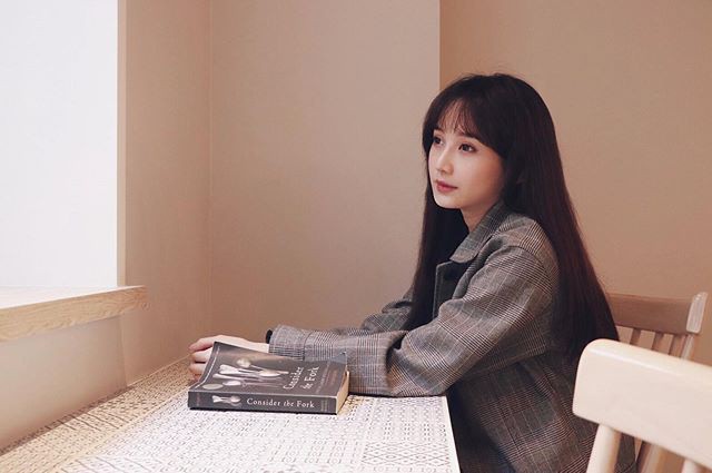 Her current images still look beautiful but with a more mature charm