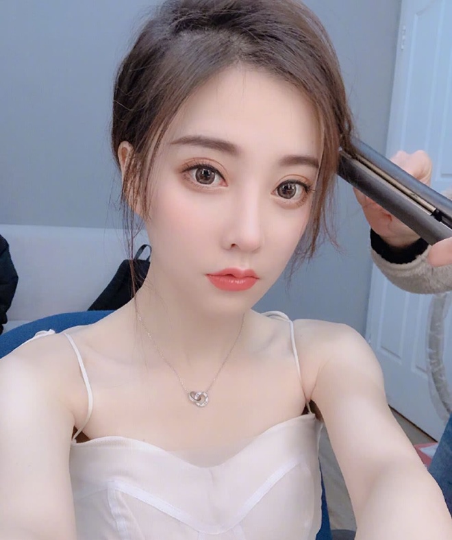 Feng Timo - the hot girl, the number one money-earning streamer in China